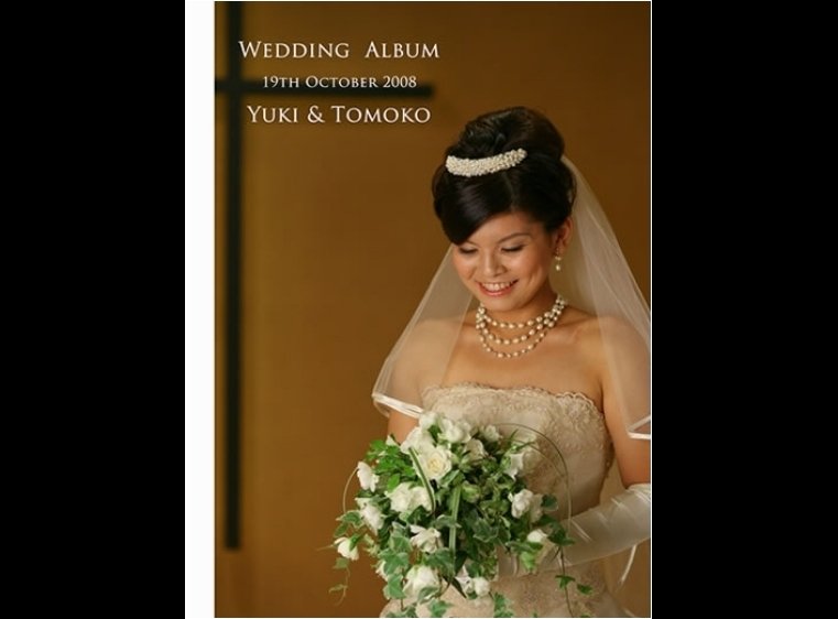 前撮りと挙式披露宴の様子を収めたアルバムです。1頁目:結婚式アルバム