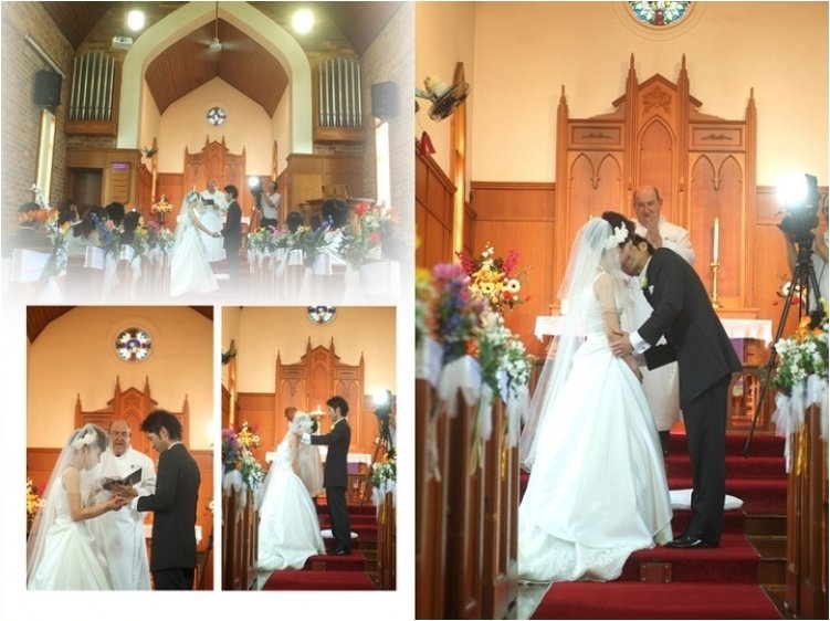 日本から駆けつけた多くの親族に見守られて挙式は始まります。4頁目:結婚式アルバム