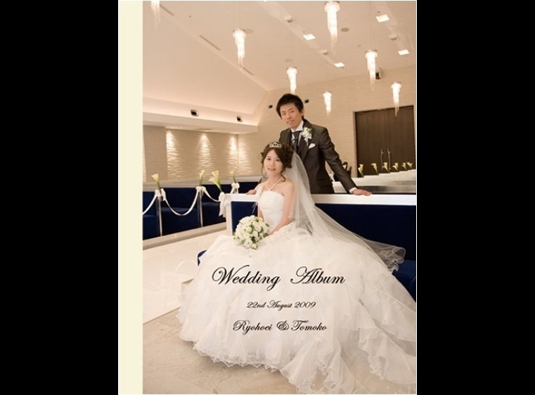 お二人の結婚式の舞台はアルカンシエル横浜。1頁目:結婚式アルバム