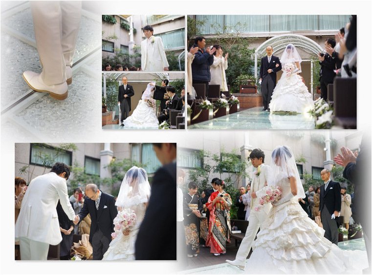 指輪の交換の後でリングをかざして見せるお二人の笑顔もキラキラと輝いて見えます。4頁目:結婚式アルバム